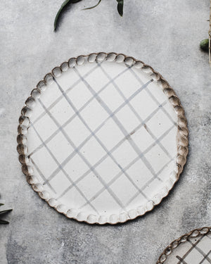 Scalloped rim tartan brushstrokes pattern plates