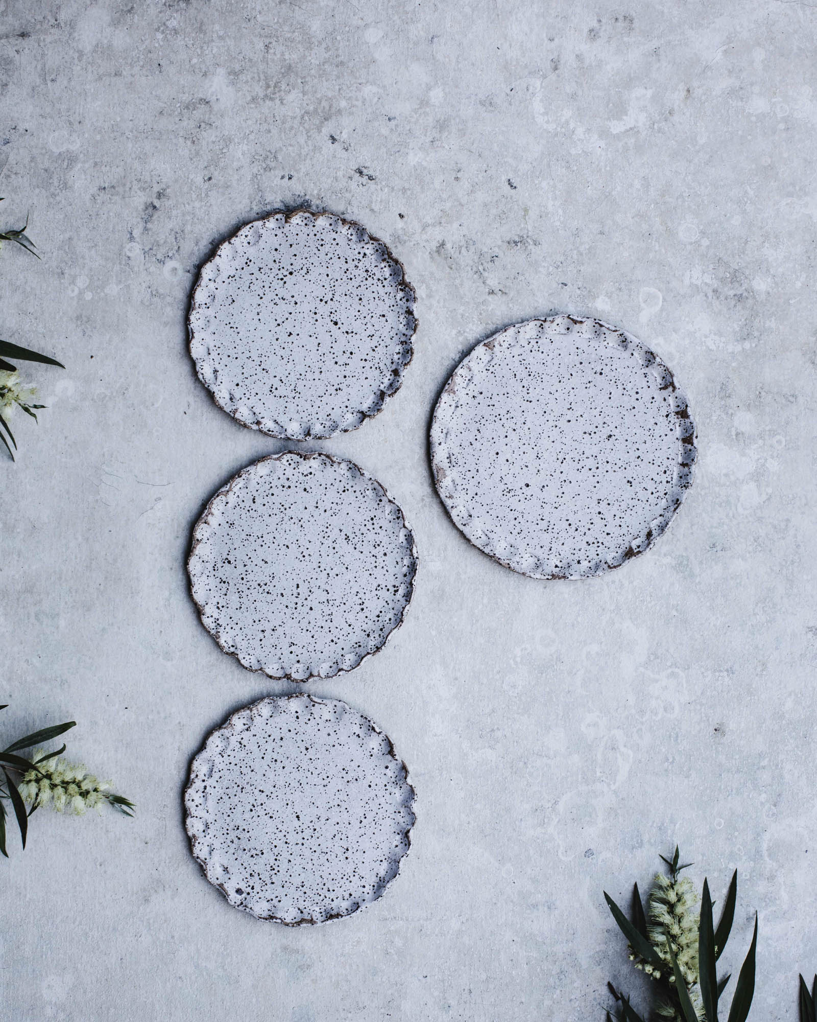 speckled rustic white scallop rim plates