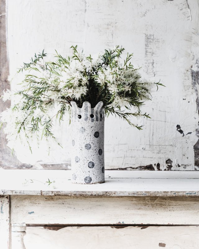 Large spot vase with deeply carved scallop rim - 25cm Tall