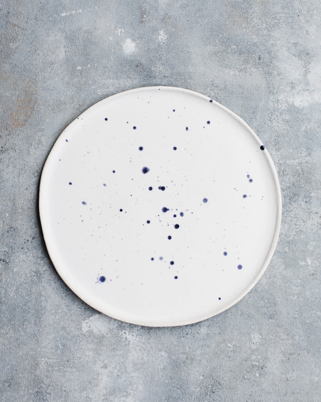 25cm plate with blue speckles splatter