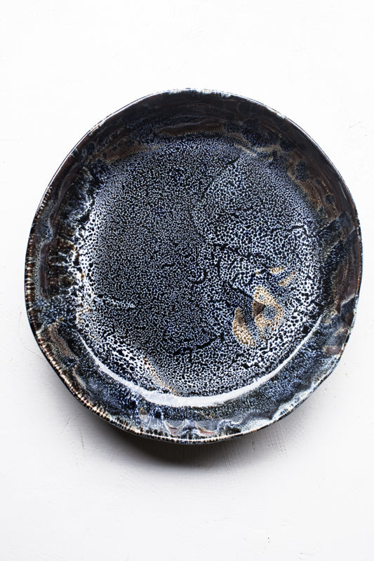 Large bowl with a tortoise shell effect glaze