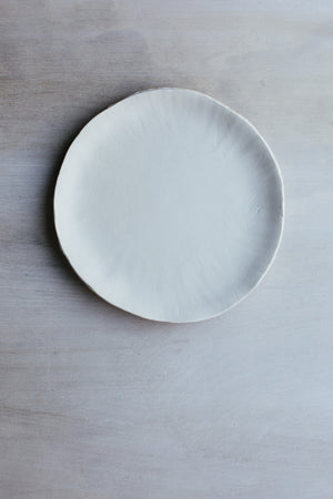 Delicate organic textured matte plates