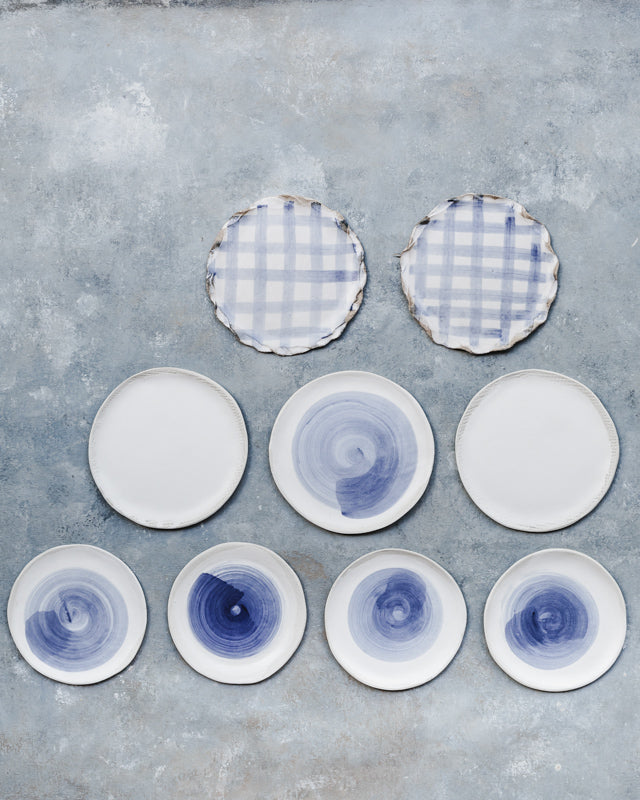 Blue and white plates cake size (14cm-16cm)